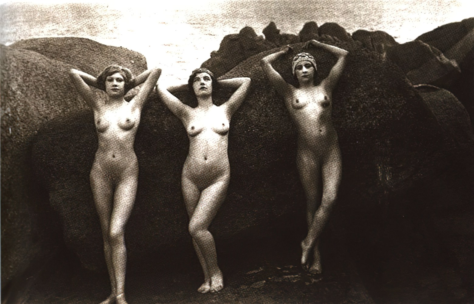 In Nude Photography, 1840–1920, Peter Marshall notes