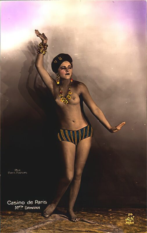 B&W Volume 5 Image of Naked / Nude Woman in the Vintage Era