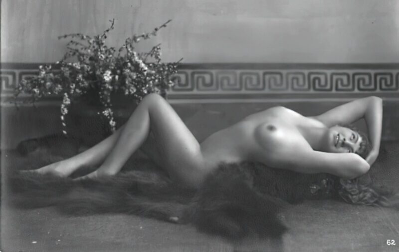 Very high Quality Nude Men and Women in Full Black and White from the Classic Vintage Retro Era Vintage Erotica and Photo Image Galleries of Classic Women Nude in the 1800s to the 1920s