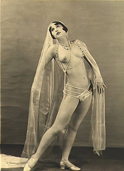 Volume 3 of Black and White Photo of Naked / Nude Women and Girls in the Vintage Era