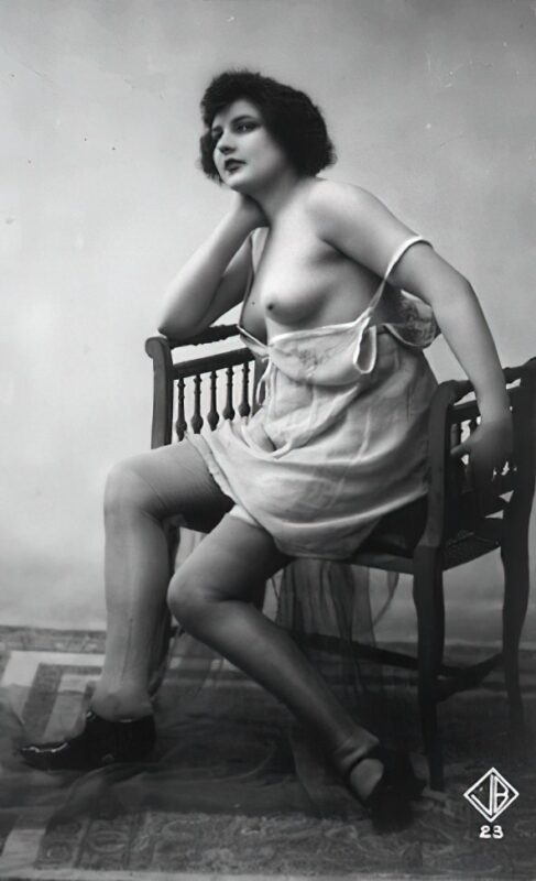 Very high Quality Nude Men and Women in Full Black and White from the Classic Vintage Retro Era Vintage Erotica and Photo Image Galleries of Classic Women Nude in the 1800s to the 1920s