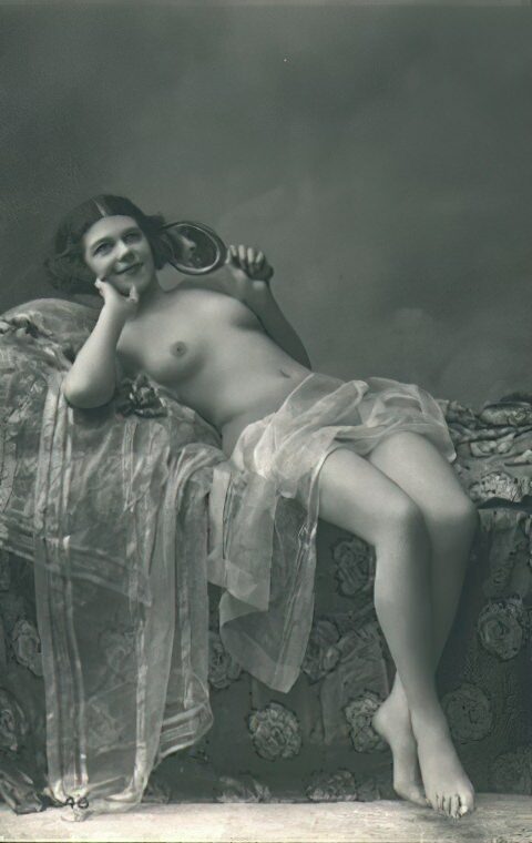 Very high Quality Nude Men and Women in Full Black and White from the Classic Vintage Retro Era Vintage Erotica and Photo Image Galleries of Classic Women Nude in the 1800s to the 1920s