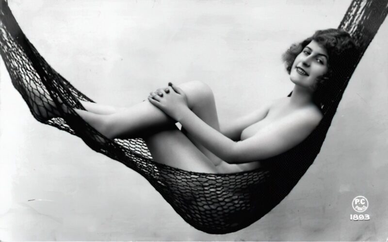Very high Quality Nude Men and Women in Full Black and White from the Classic Vintage Retro Era Vintage Erotica and Photo Image Galleries of Classic Women Nude in the 1800s to the 1920s