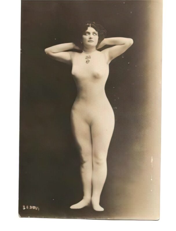 Very high Quality Nude Men and Women in Full Black and White from the Classic Vintage Retro Era Vintage Erotica and Photo Image Galleries of Classic Women Nude in the 1800s to the 1920s