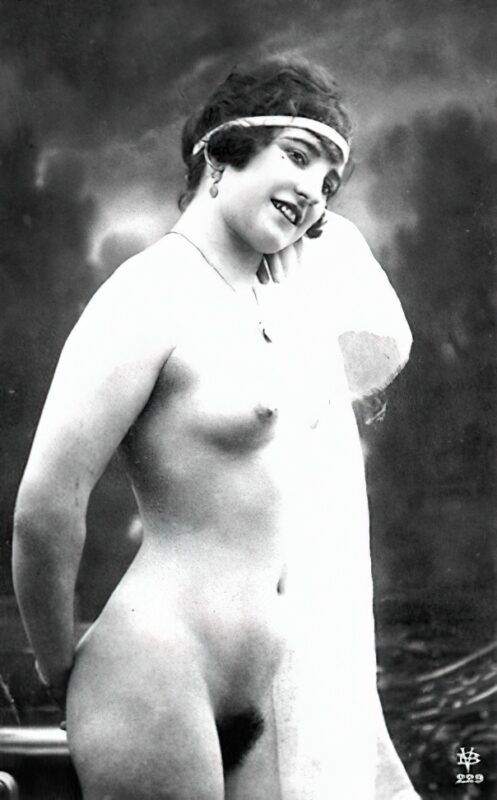 Very high Quality Nude Men and Women in Full Black and White from the Classic Vintage Retro Era Vintage Erotica and Photo Image Galleries of Classic Women Nude in the 1800s to the 1920s