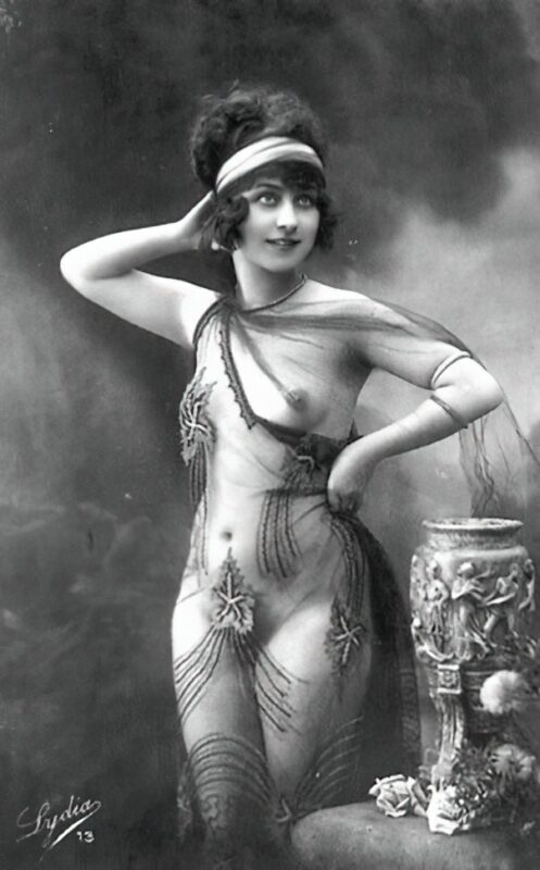 Very high Quality Nude Men and Women in Full Black and White from the Classic Vintage Retro Era Vintage Erotica and Photo Image Galleries of Classic Women Nude in the 1800s to the 1920s