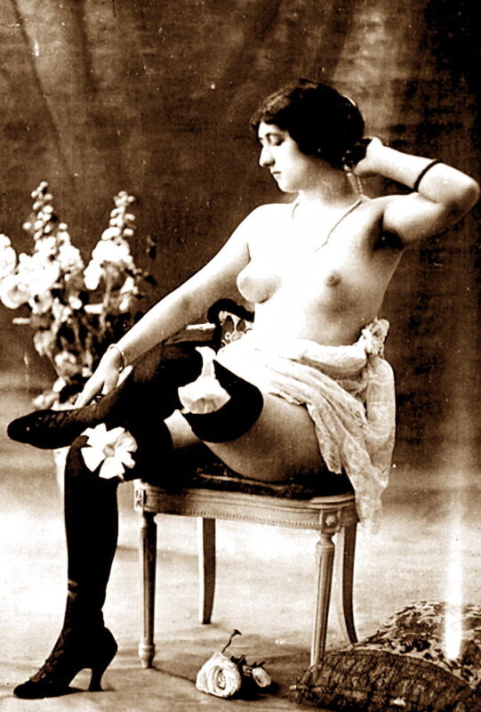 Volume 3 of Black and White Photo of Naked / Nude Women and Girls in the Vintage Era