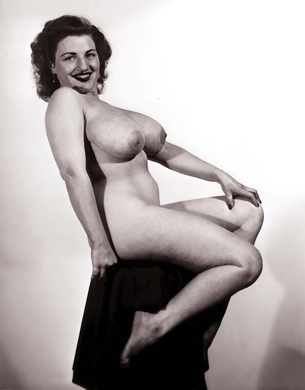 Retro Girls naked in the 1930's Vintage Women and Girls nude in the 1930's