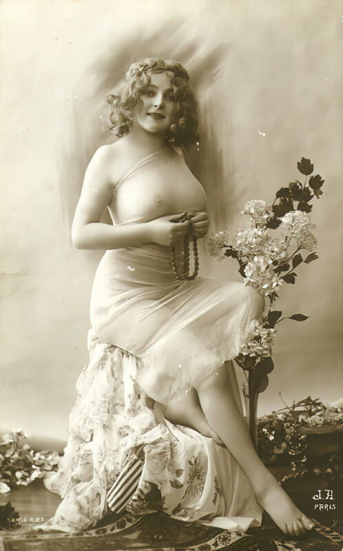 Volume 3 of Black and White Photo of Naked / Nude Women and Girls in the Vintage Era