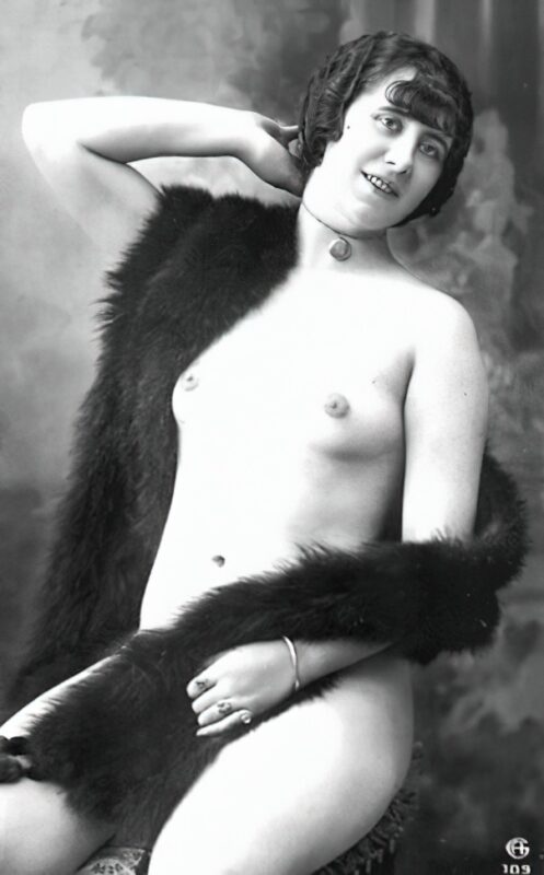 Very high Quality Nude Men and Women in Full Black and White from the Classic Vintage Retro Era Vintage Erotica and Photo Image Galleries of Classic Women Nude in the 1800s to the 1920s