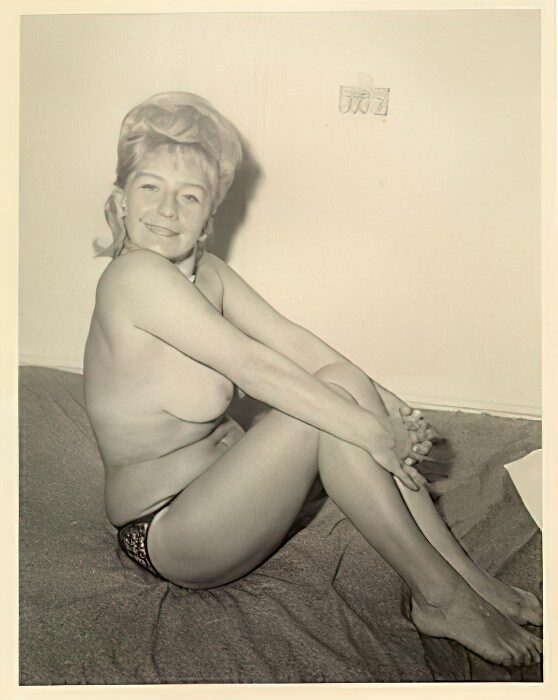 Vintage Erotica and Photo Image Galleries of Classic Women Nude in the 1950's