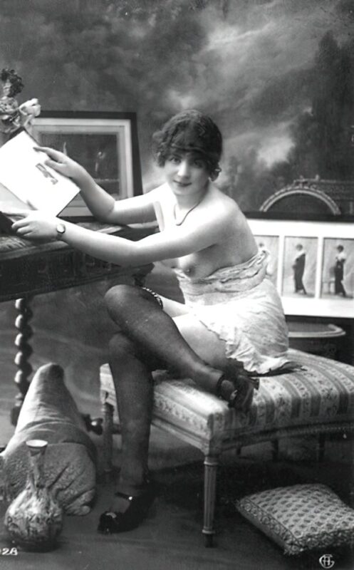 Very high Quality Nude Men and Women in Full Black and White from the Classic Vintage Retro Era Vintage Erotica and Photo Image Galleries of Classic Women Nude in the 1800s to the 1920s