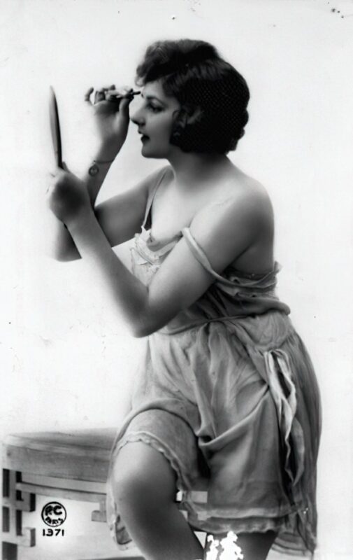 Very high Quality Nude Men and Women in Full Black and White from the Classic Vintage Retro Era Vintage Erotica and Photo Image Galleries of Classic Women Nude in the 1800s to the 1920s