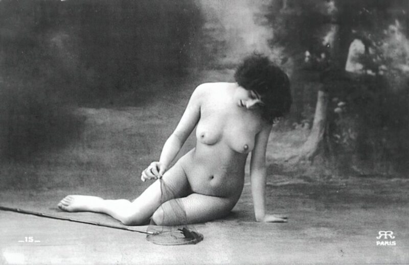 Very high Quality Nude Men and Women in Full Black and White from the Classic Vintage Retro Era Vintage Erotica and Photo Image Galleries of Classic Women Nude in the 1800s to the 1920s