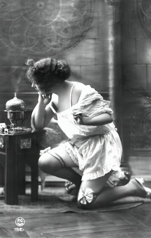 Very high Quality Nude Men and Women in Full Black and White from the Classic Vintage Retro Era Vintage Erotica and Photo Image Galleries of Classic Women Nude in the 1800s to the 1920s