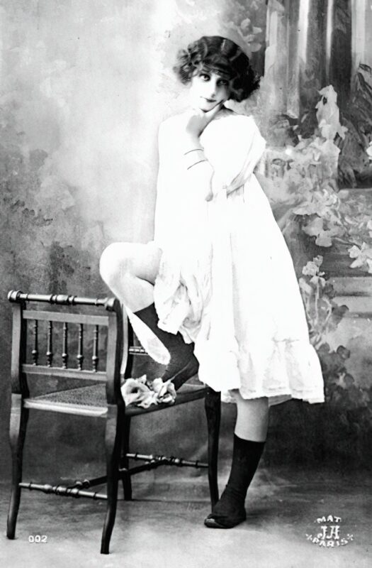 Very high Quality Nude Men and Women in Full Black and White from the Classic Vintage Retro Era Vintage Erotica and Photo Image Galleries of Classic Women Nude in the 1800s to the 1920s