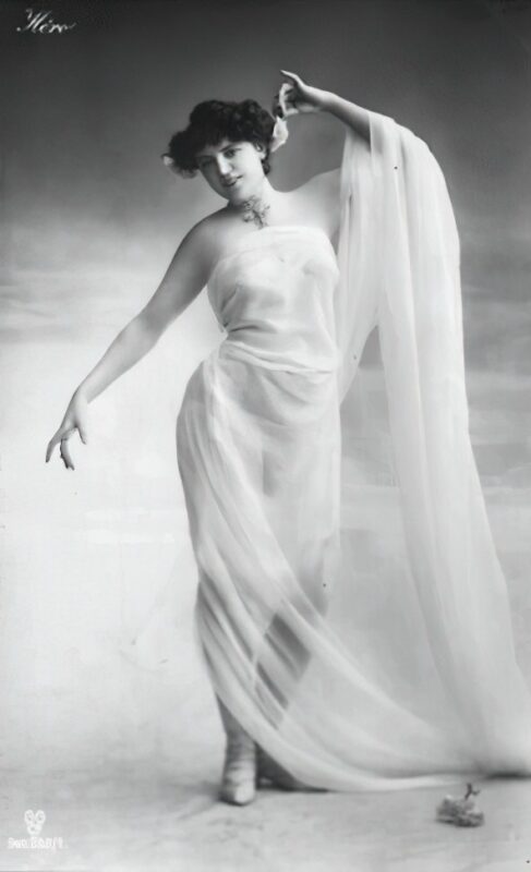 Very high Quality Nude Men and Women in Full Black and White from the Classic Vintage Retro Era Vintage Erotica and Photo Image Galleries of Classic Women Nude in the 1800s to the 1920s