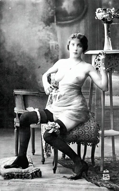 Very high Quality Nude Men and Women in Full Black and White from the Classic Vintage Retro Era Vintage Erotica and Photo Image Galleries of Classic Women Nude in the 1800s to the 1920s