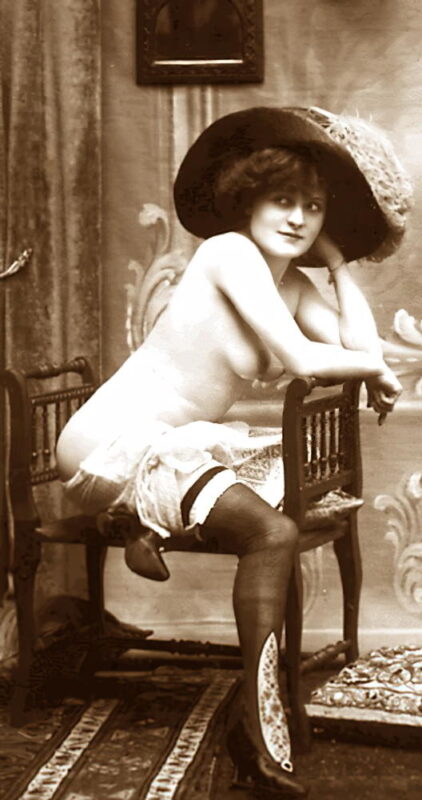 Volume 1 of Black and White Image of Naked / Nude Woman in the Classic Retro Period Volume 1 of Black and White Photo of Naked / Nude Women and Girls in the Vintage Era