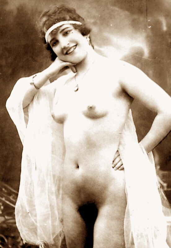 Volume 1 of Black and White Image of Naked / Nude Woman in the Classic Retro Period Volume 1 of Black and White Photo of Naked / Nude Women and Girls in the Vintage Era