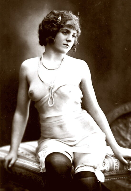 Volume 1 of Black and White Image of Naked / Nude Woman in the Classic Retro Period Volume 1 of Black and White Photo of Naked / Nude Women and Girls in the Vintage Era