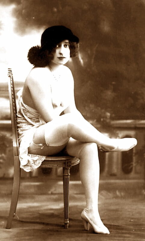 Volume 1 of Black and White Image of Naked / Nude Woman in the Classic Retro Period Volume 1 of Black and White Photo of Naked / Nude Women and Girls in the Vintage Era