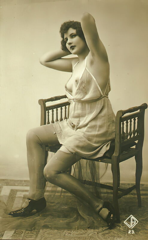 Volume 1 of Black and White Image of Naked / Nude Woman in the Classic Retro Period Volume 1 of Black and White Photo of Naked / Nude Women and Girls in the Vintage Era
