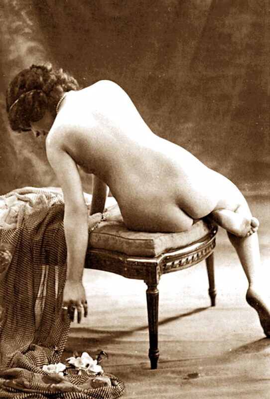 Volume 1 of Black and White Image of Naked / Nude Woman in the Classic Retro Period Volume 1 of Black and White Photo of Naked / Nude Women and Girls in the Vintage Era