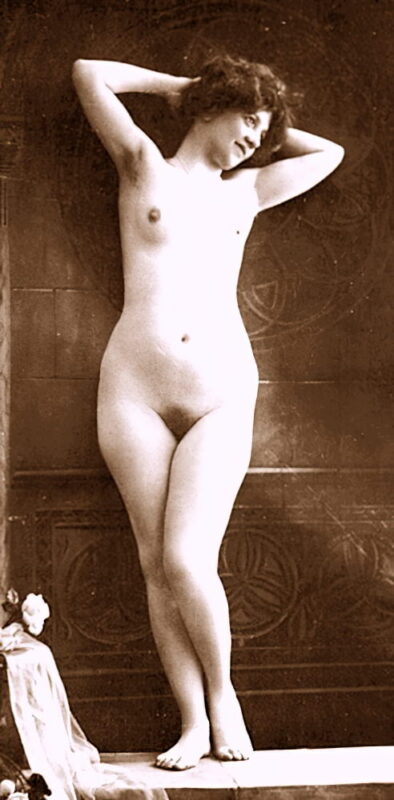 Volume 1 of Black and White Image of Naked / Nude Woman in the Classic Retro Period Volume 1 of Black and White Photo of Naked / Nude Women and Girls in the Vintage Era