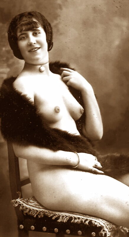 Volume 1 of Black and White Image of Naked / Nude Woman in the Classic Retro Period Volume 1 of Black and White Photo of Naked / Nude Women and Girls in the Vintage Era