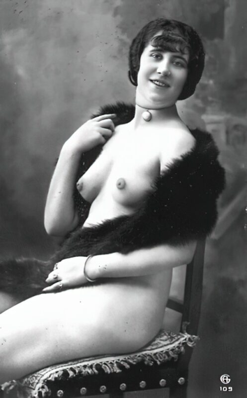 Very high Quality Nude Men and Women in Full Black and White from the Classic Vintage Retro Era Vintage Erotica and Photo Image Galleries of Classic Women Nude in the 1800s to the 1920s
