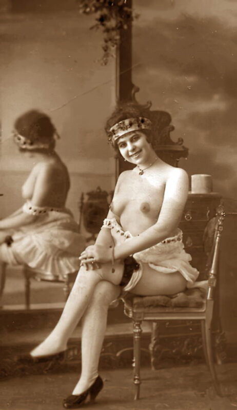 Volume 1 of Black and White Image of Naked / Nude Woman in the Classic Retro Period Volume 1 of Black and White Photo of Naked / Nude Women and Girls in the Vintage Era