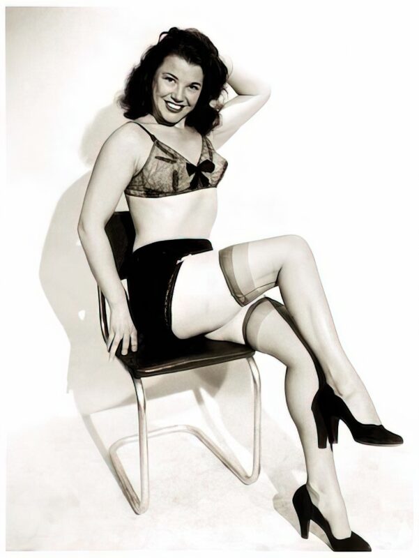 Vintage Nude Girl Mixed, Upscaled - Volume 2 - Photo 010