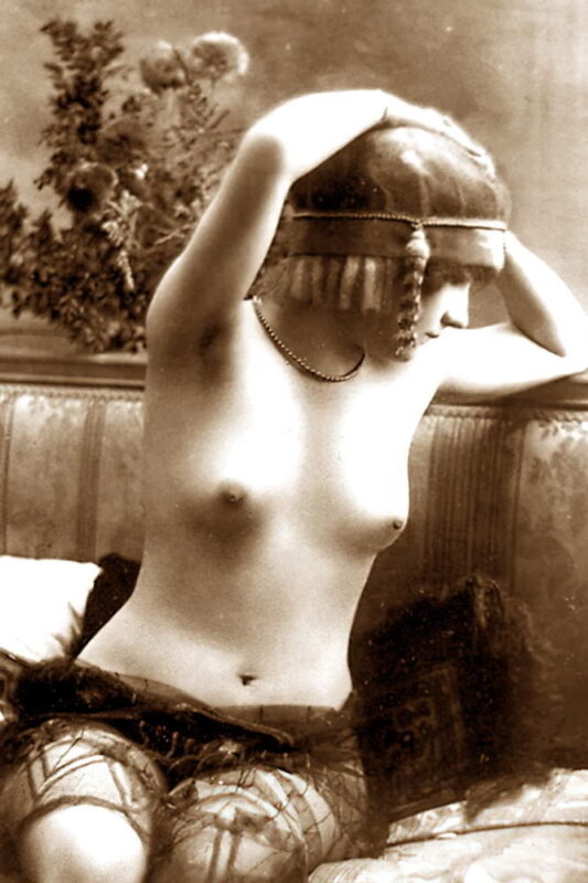 Volume 1 of Black and White Image of Naked / Nude Woman in the Classic Retro Period Volume 1 of Black and White Photo of Naked / Nude Women and Girls in the Vintage Era