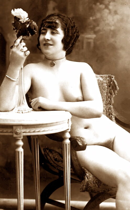 Volume 1 of Black and White Image of Naked / Nude Woman in the Classic Retro Period Volume 1 of Black and White Photo of Naked / Nude Women and Girls in the Vintage Era