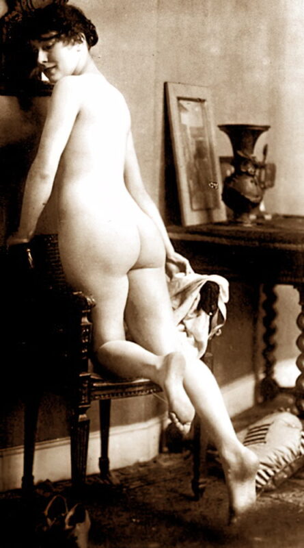 Volume 1 of Black and White Image of Naked / Nude Woman in the Classic Retro Period Volume 1 of Black and White Photo of Naked / Nude Women and Girls in the Vintage Era