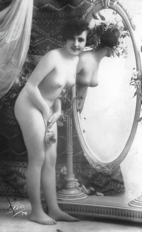 Very high Quality Nude Men and Women in Full Black and White from the Classic Vintage Retro Era Vintage Erotica and Photo Image Galleries of Classic Women Nude in the 1800s to the 1920s