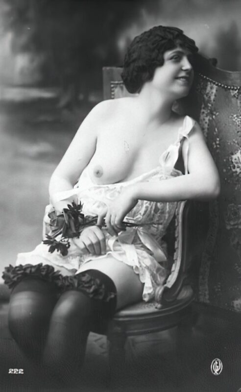 Very high Quality Nude Men and Women in Full Black and White from the Classic Vintage Retro Era Vintage Erotica and Photo Image Galleries of Classic Women Nude in the 1800s to the 1920s