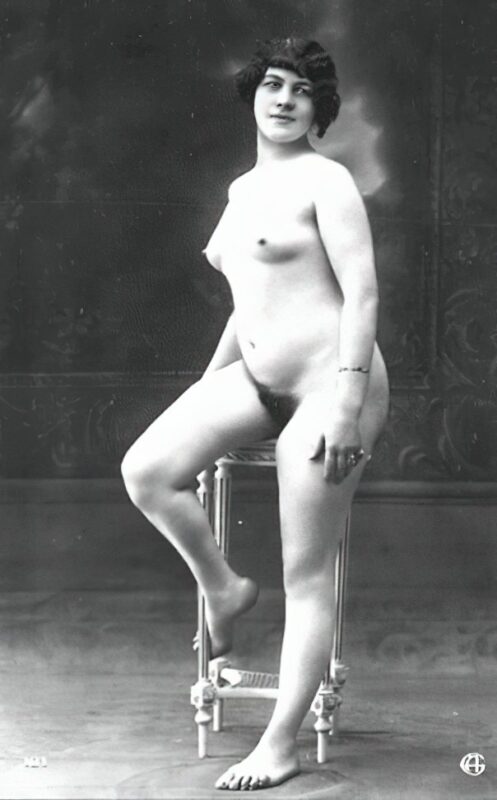 Very high Quality Nude Men and Women in Full Black and White from the Classic Vintage Retro Era Vintage Erotica and Photo Image Galleries of Classic Women Nude in the 1800s to the 1920s