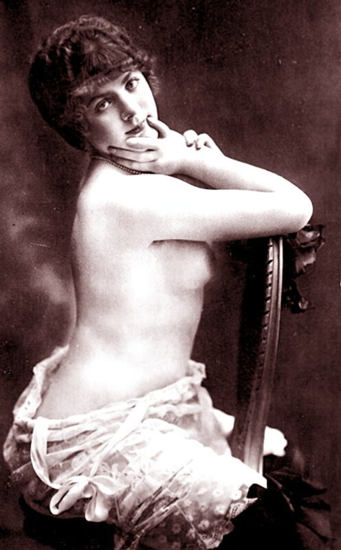 Volume 1 of Black and White Image of Naked / Nude Woman in the Classic Retro Period Volume 1 of Black and White Photo of Naked / Nude Women and Girls in the Vintage Era