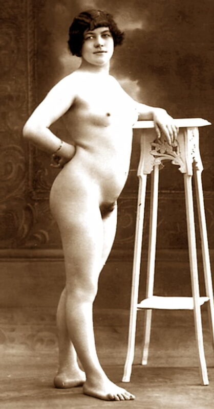 Volume 1 of Black and White Image of Naked / Nude Woman in the Classic Retro Period Volume 1 of Black and White Photo of Naked / Nude Women and Girls in the Vintage Era