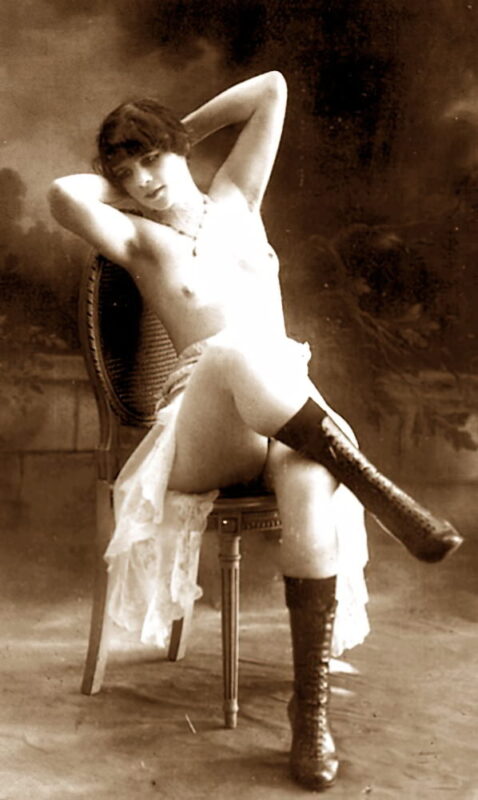 Volume 1 of Black and White Image of Naked / Nude Woman in the Classic Retro Period Volume 1 of Black and White Photo of Naked / Nude Women and Girls in the Vintage Era