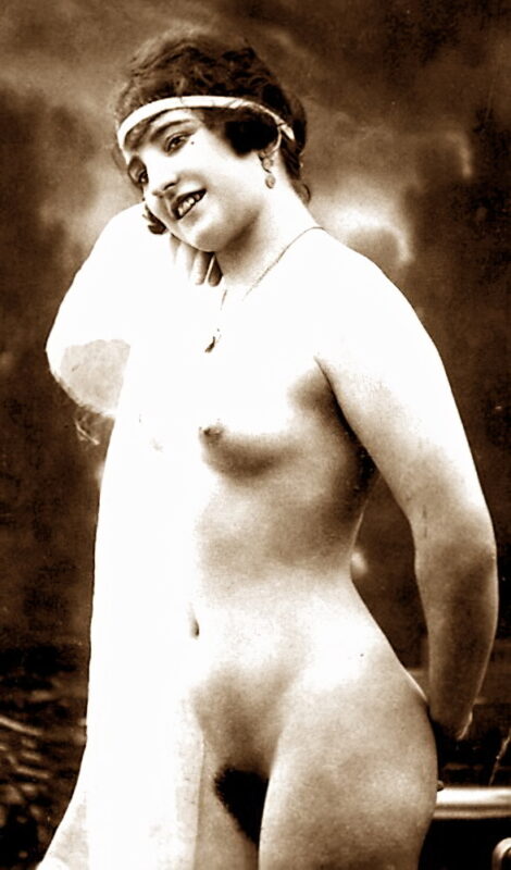 Volume 1 of Black and White Image of Naked / Nude Woman in the Classic Retro Period Volume 1 of Black and White Photo of Naked / Nude Women and Girls in the Vintage Era