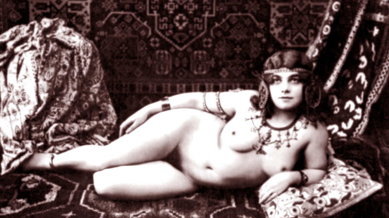 Volume 1 of Black and White Image of Naked / Nude Woman in the Classic Retro Period Volume 1 of Black and White Photo of Naked / Nude Women and Girls in the Vintage Era