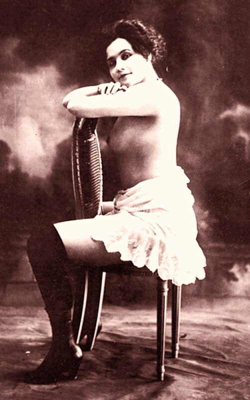 Volume 1 of Black and White Image of Naked / Nude Woman in the Classic Retro Period Volume 1 of Black and White Photo of Naked / Nude Women and Girls in the Vintage Era