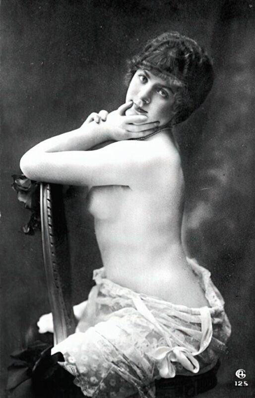 Very high Quality Nude Men and Women in Full Black and White from the Classic Vintage Retro Era Vintage Erotica and Photo Image Galleries of Classic Women Nude in the 1800s to the 1920s