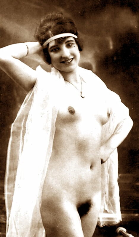 Volume 1 of Black and White Image of Naked / Nude Woman in the Classic Retro Period Volume 1 of Black and White Photo of Naked / Nude Women and Girls in the Vintage Era