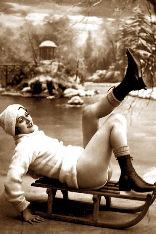Volume 1 of Black and White Image of Naked / Nude Woman in the Classic Retro Period Volume 1 of Black and White Photo of Naked / Nude Women and Girls in the Vintage Era