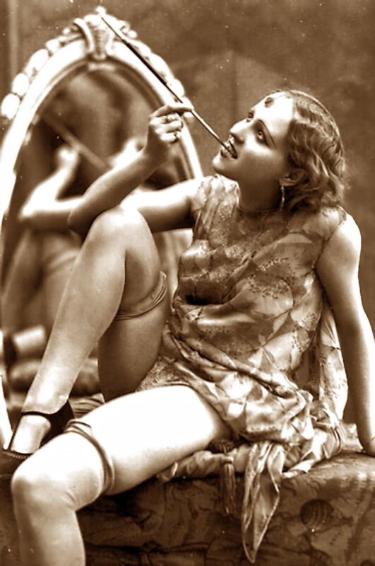 Volume 1 of Black and White Image of Naked / Nude Woman in the Classic Retro Period Volume 1 of Black and White Photo of Naked / Nude Women and Girls in the Vintage Era