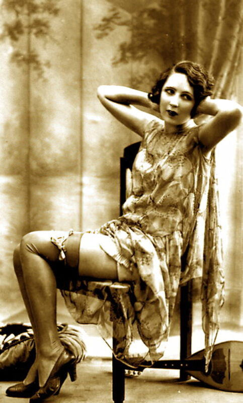 Volume 1 of Black and White Image of Naked / Nude Woman in the Classic Retro Period Volume 1 of Black and White Photo of Naked / Nude Women and Girls in the Vintage Era